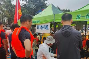 乔治：我曾在比赛中向卢提出不要在下半场换下自己 我只是想赢