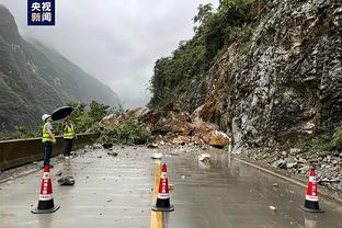 米体：两名布莱顿球迷在罗马遭抢劫 身上多处被刺伤已住院